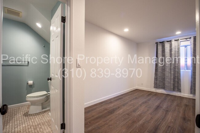 Building Photo - Updated 3-Bedroom First-Floor Condo in Prime Santa Monica Location