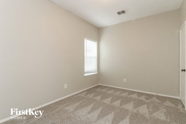 Building Photo - 117 Flyaway Ln