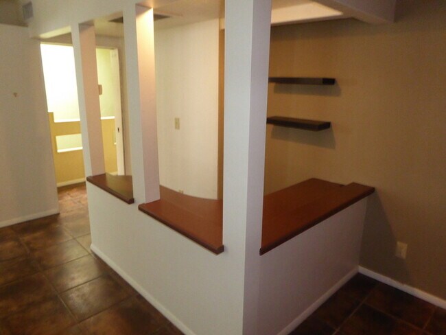 Building Photo - 820 W University Dr