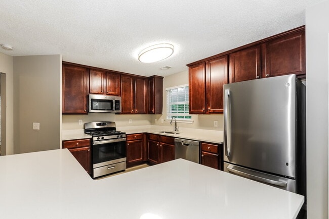 Building Photo - 916 Summit Park Trail