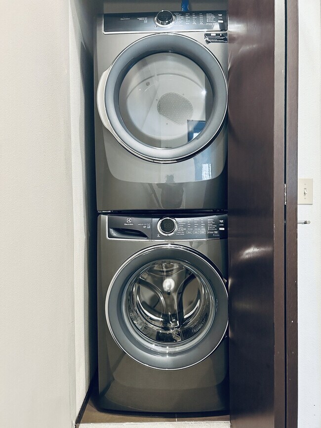 Building Photo - 2445A 55th Ave SW