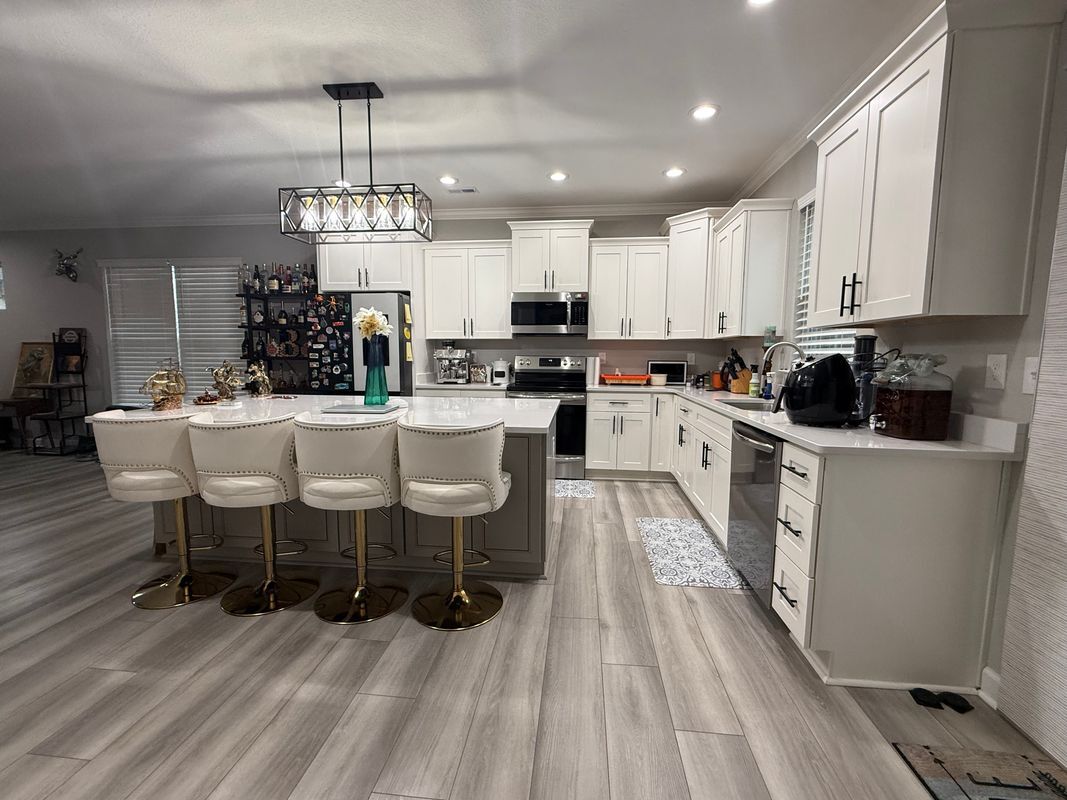 Building Photo - 1614 Hawthorne Dr