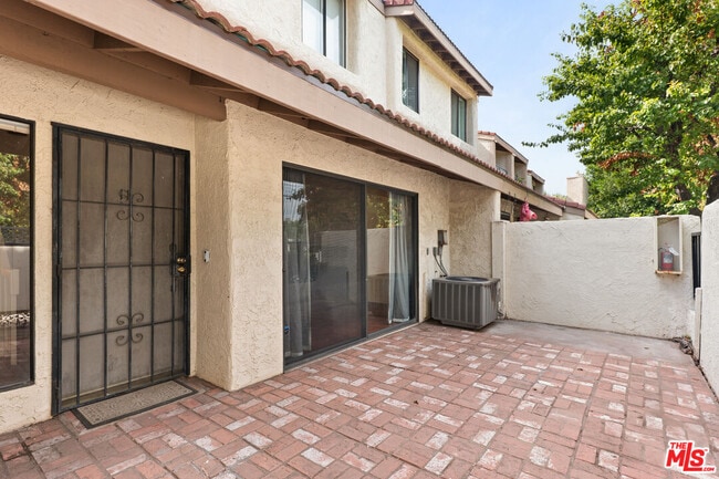 Building Photo - 6021 Lindley Ave