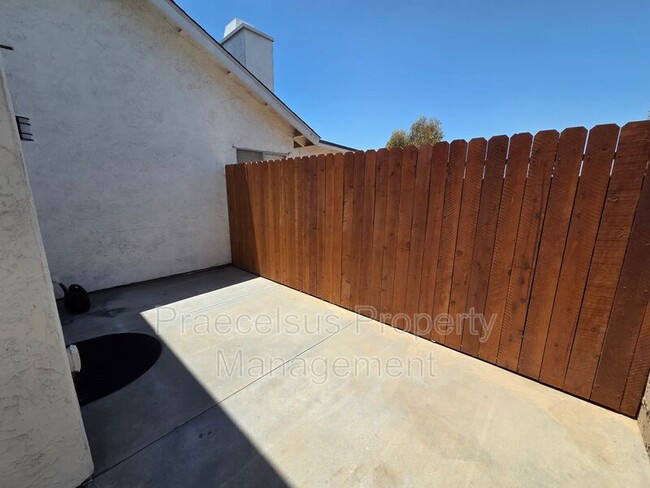 Building Photo - 1078-A Fuchsia Lane