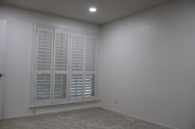 Building Photo - 6060 Birchbrook Dr