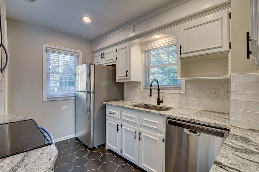 Building Photo - 5210 Rees St