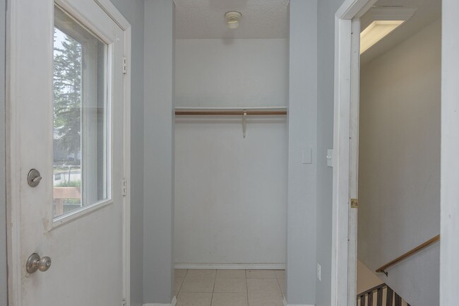 Building Photo - 812 Andrew St