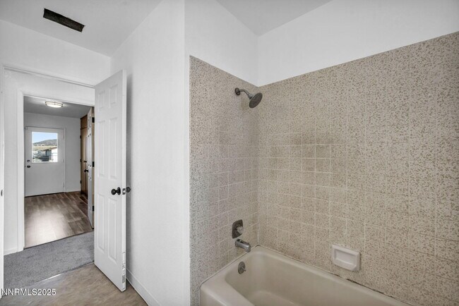 Building Photo - 430 Calle De La Plata