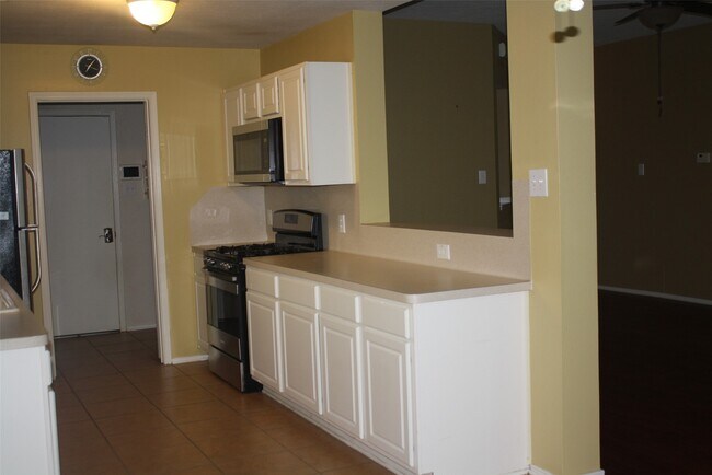 Building Photo - 6630 Sutton Meadows Dr