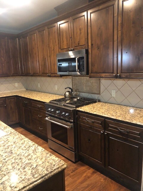 Condo kitchen - 2056 W Bellerive Ln