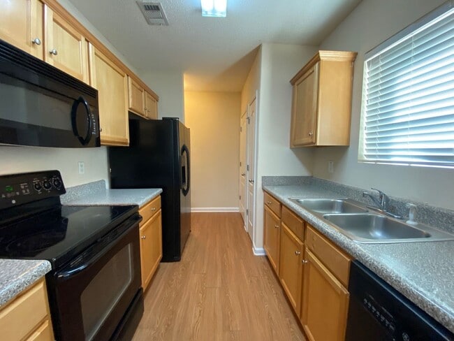 Building Photo - BRIDGEWATER HOME! PRE-LEASING FOR AUGUST 1 2026! 1/2 Off Deposit!