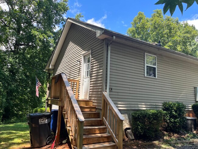 Building Photo - 276 Isle Of Pines Rd