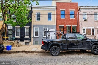 Building Photo - 2238 Oakford St