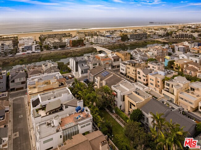 Building Photo - 131 Mast Mall