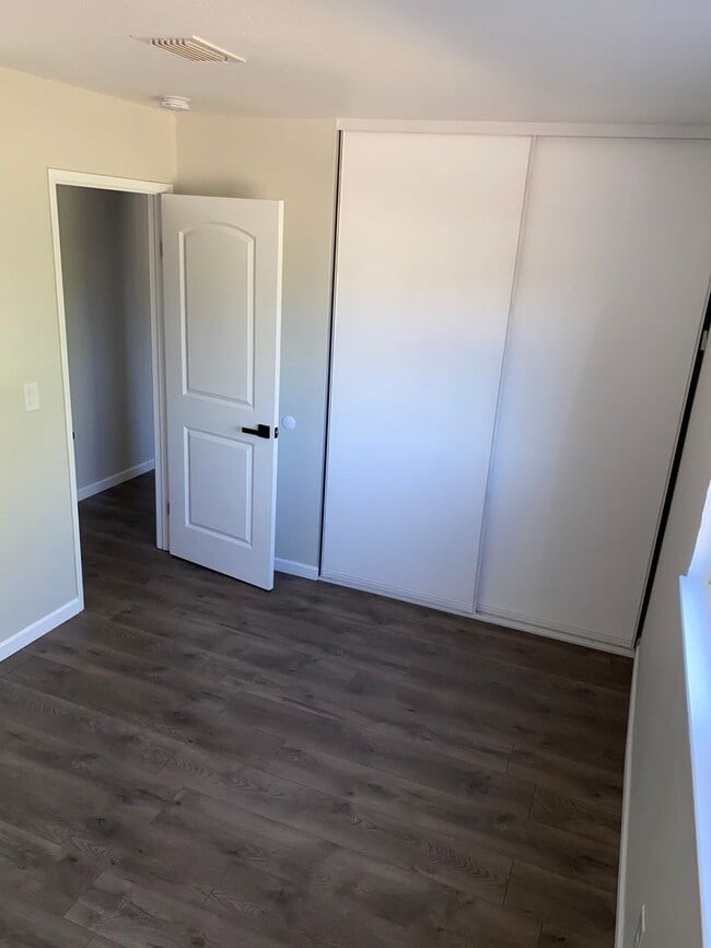 Building Photo - All Freshened Up and Waiting!