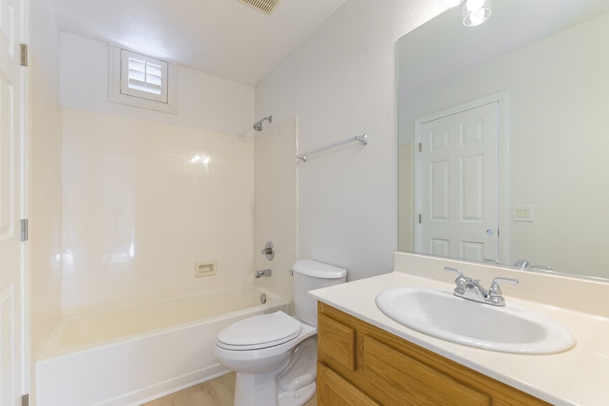 Building Photo - 5855 Valley Dr