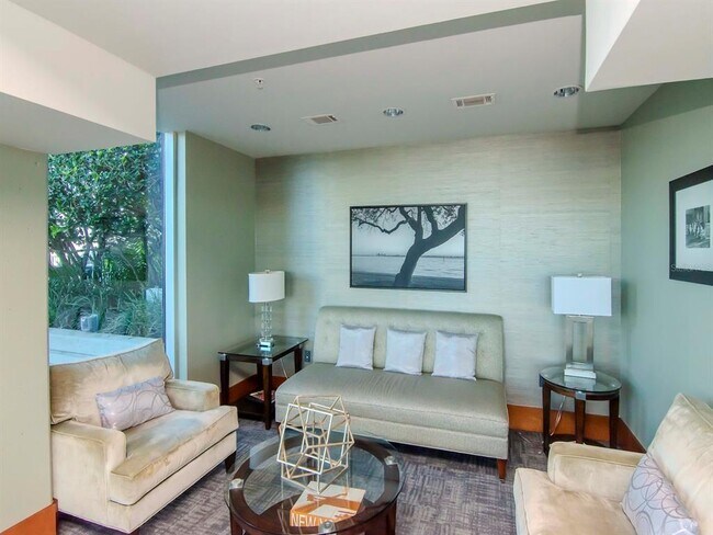 Building Photo - 777 N Ashley Dr