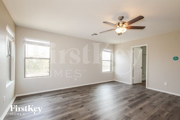 Building Photo - 17547 W Ventura St