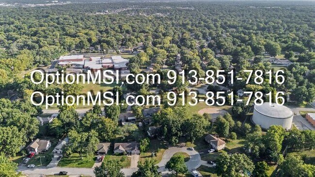Building Photo - Very Spacious! SMSD!