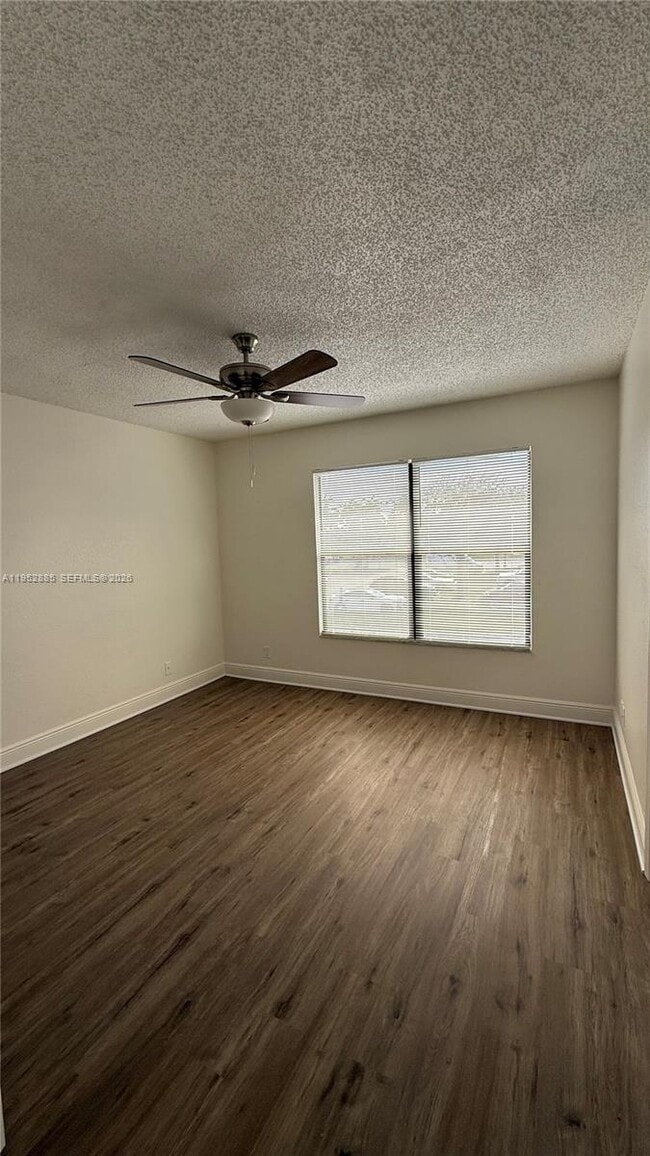 Building Photo - 1453 Lake Crystal Dr