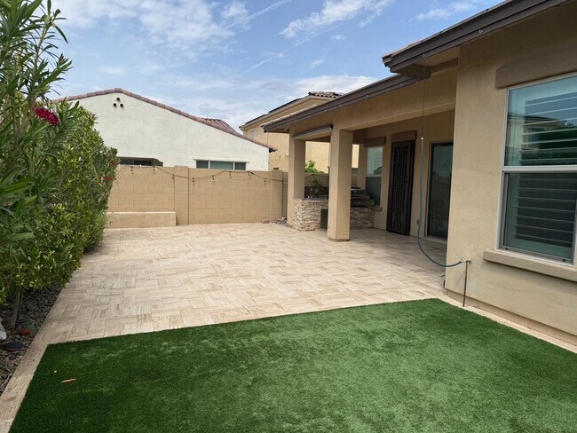 Building Photo - 25718 N 20th Ave