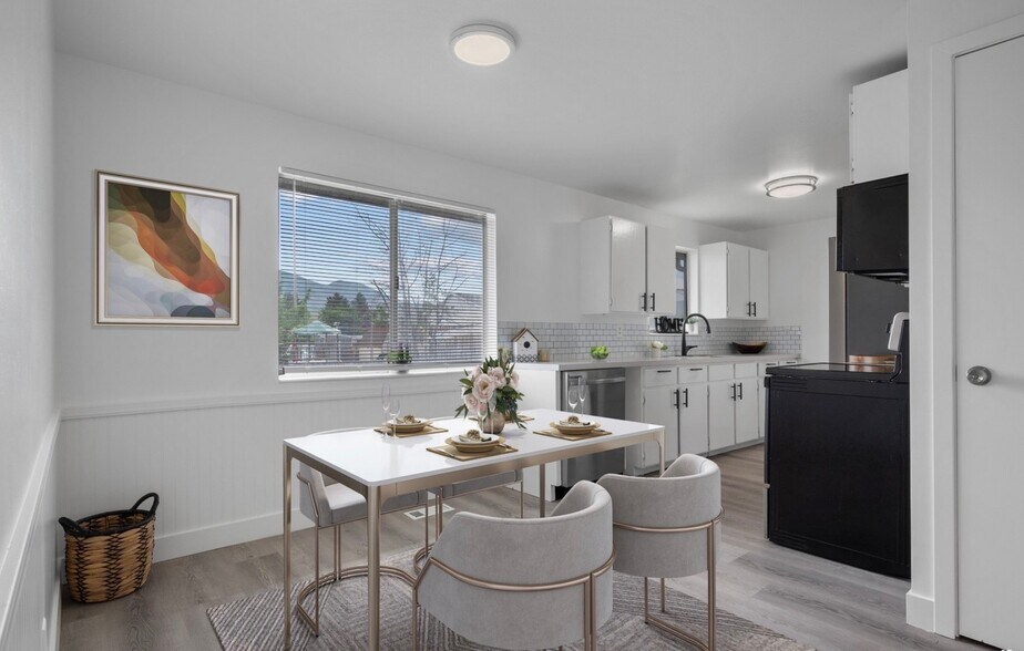 Building Photo - 686 Tomahawk Dr