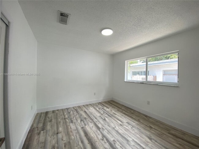 Building Photo - 46 NW 44th St