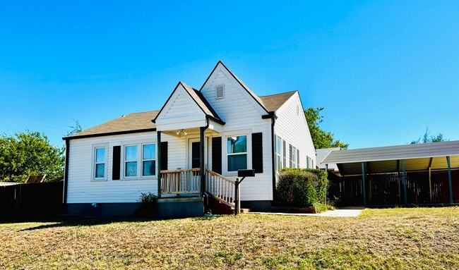 Primary Photo - Beautifully Updated 2BD 1BA Corner Lot Hom...