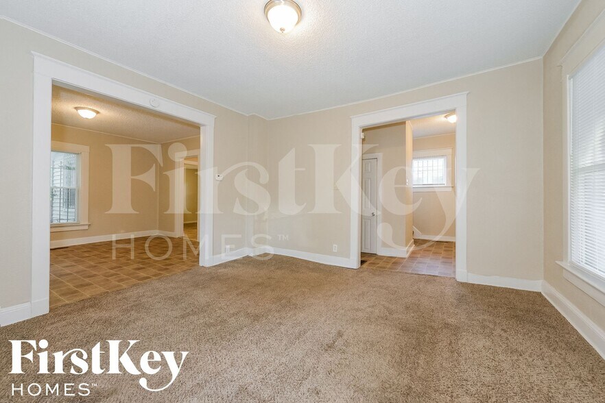 Building Photo - 2214 Quincy St