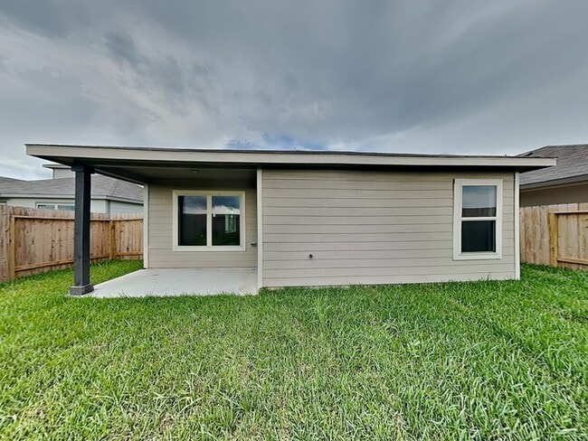 Building Photo - 17331 Roxboro Ln
