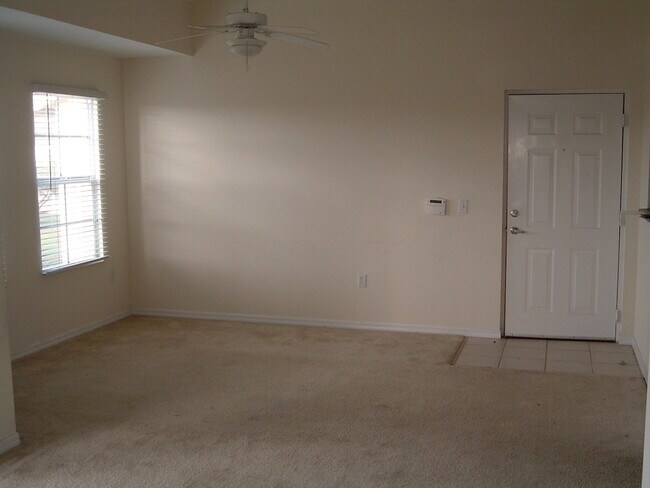 Building Photo - EMERALD ISLE AT LAGUNA LAKES CONDO