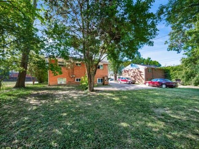 Building Photo - 780 Moon Rd