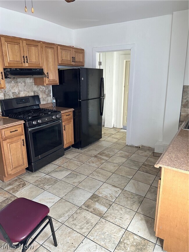 Building Photo - 1418 Wyandotte Ave