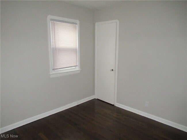 Building Photo - 18712 Parkmount Ave