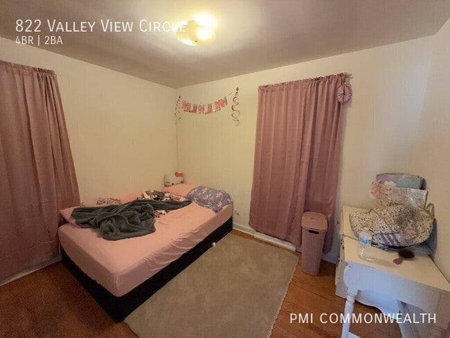 Building Photo - 822 Valley View Cir