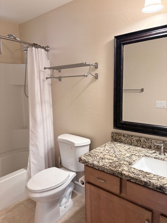 Building Photo - **STUNNING 4 BEDROOM/3 BATHROOM/2 CAR GARAGE/GATED COMMUNITY HOME IN MESA (SOUTHERN & LINDSAY)**