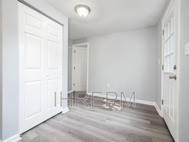 Building Photo - 235 Southard Dr