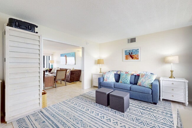 Building Photo - 124 Lakeshore Dr