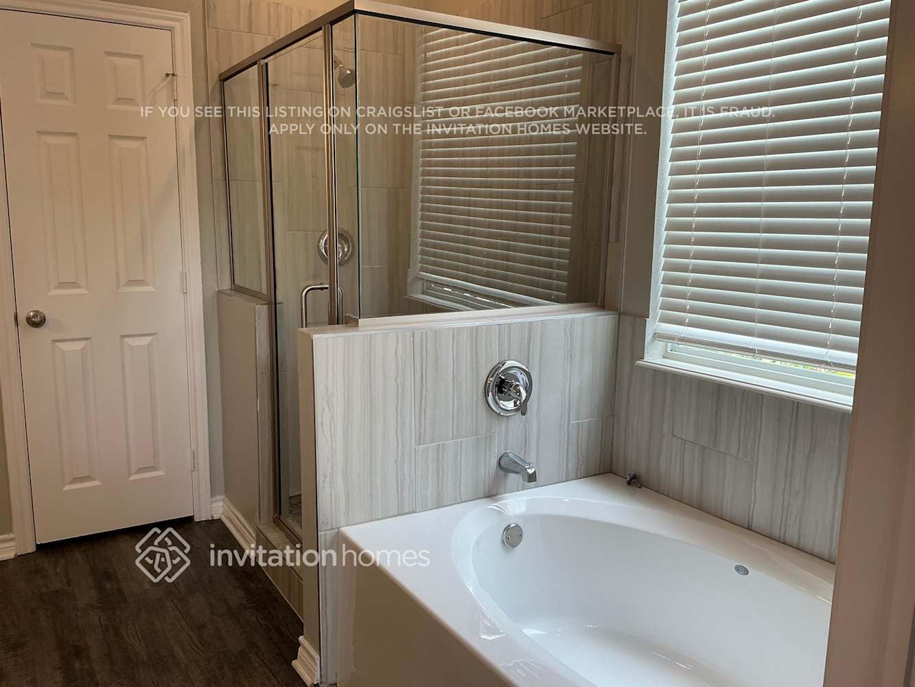 Building Photo - 2121 London Dr