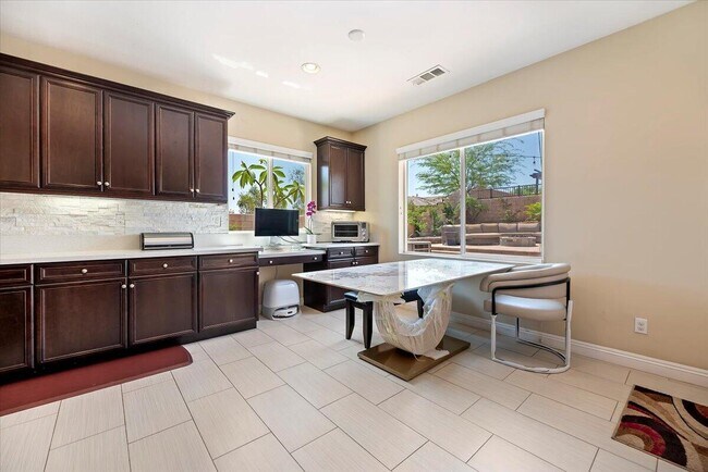 Building Photo - 73649 Dali court