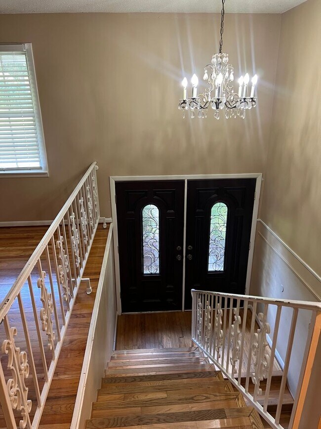 Building Photo - 110 Laurel Cir