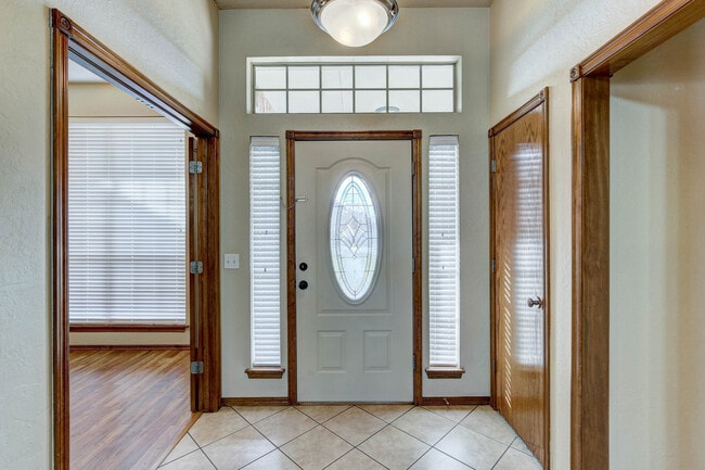 Building Photo - 500 Loyd Ln