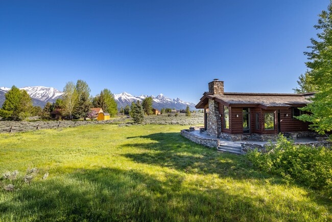 Building Photo - 8225 N Spring Gulch Rd