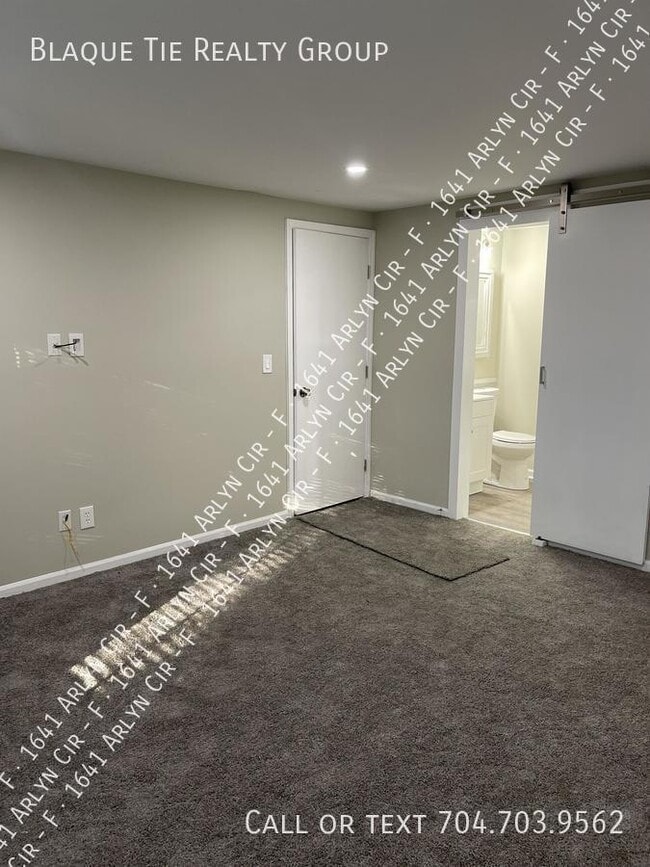 Building Photo - 1641 Arlyn Cir
