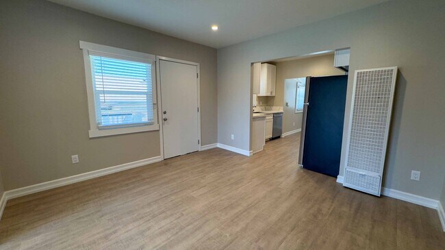 Building Photo - DL Georgia