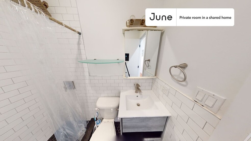 Building Photo - Room in Shared 5 bed/3 bath home