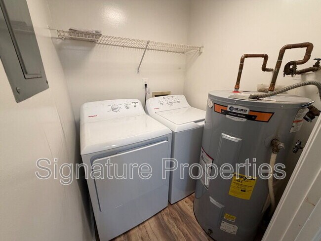 Building Photo - 9397 London Tower Ct