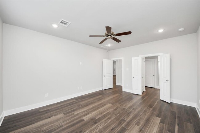 Building Photo - 10638 Cascade Crk Dr