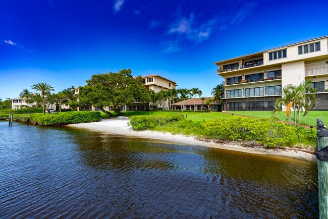 Building Photo - 624 SW St Lucie Crescent