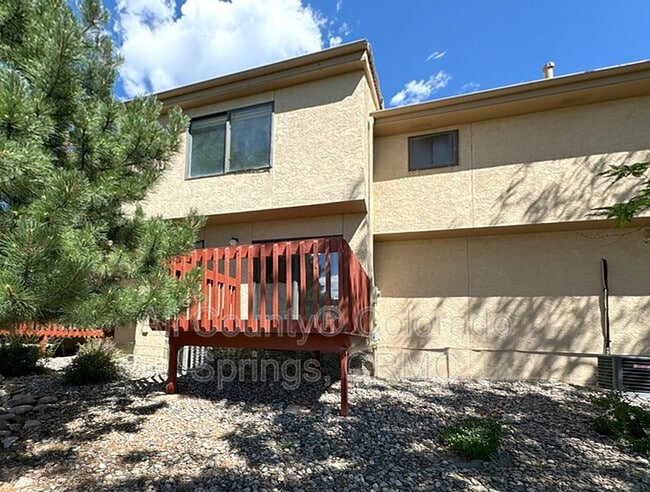 Building Photo - 2027 Bristlecone Dr